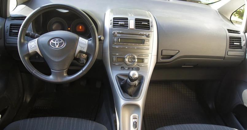 Toyota Auris cena 22900 przebieg: 181000, rok produkcji 2007 z Witnica małe 301